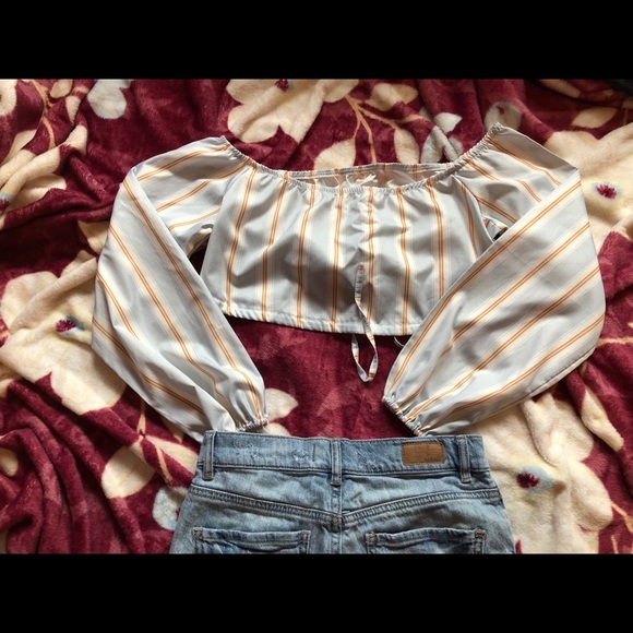 Puffy sleeve tie up crop top - Picture 3 of 3